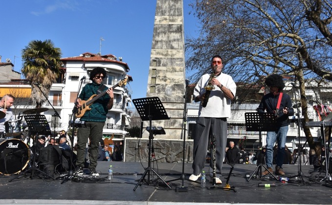 «Βούλιαξε» η Νάουσα στην κορύφωση της Αποκριάς 2026